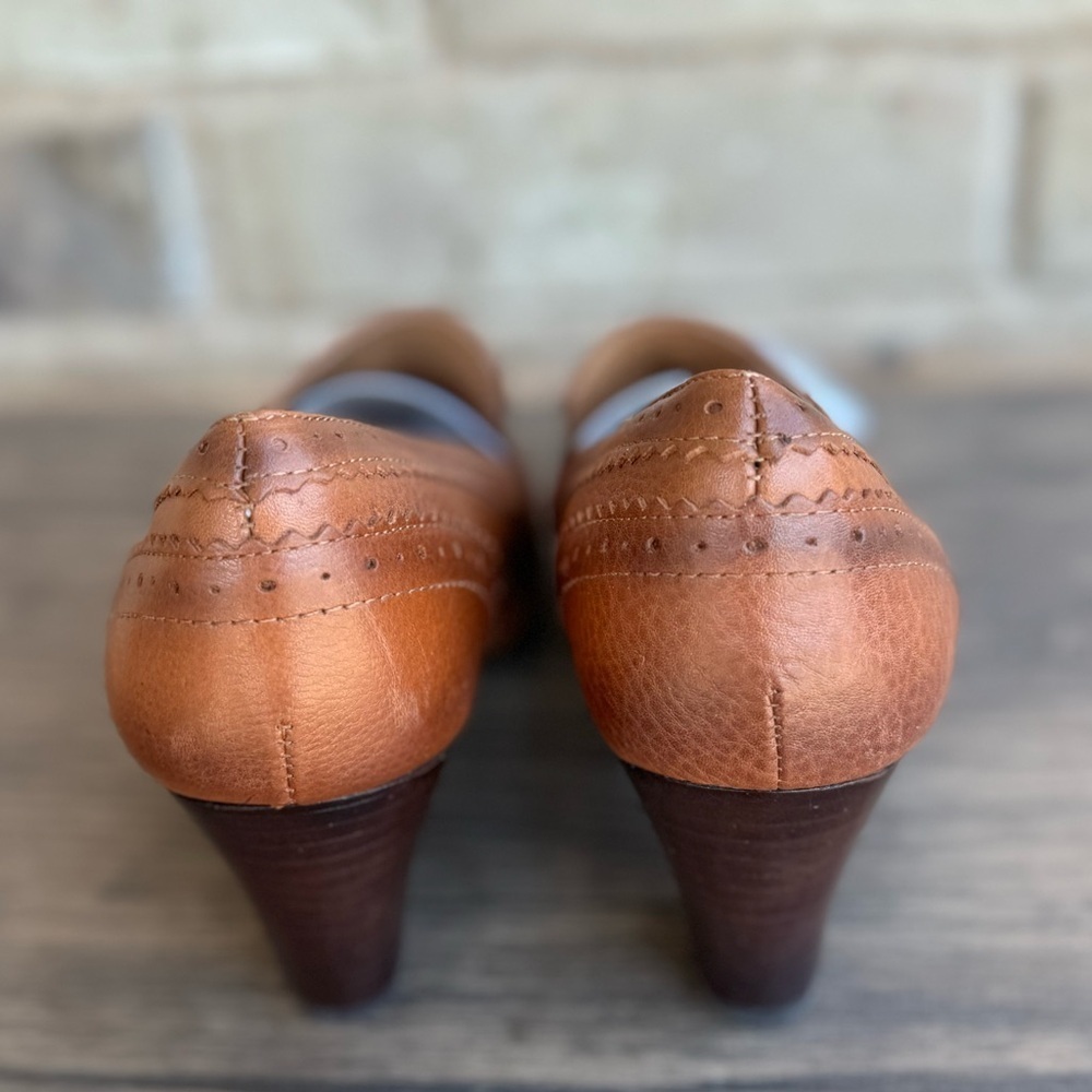 Sofft Brown Leather Tassel Mid Heel Pump - Picture 5 of 7